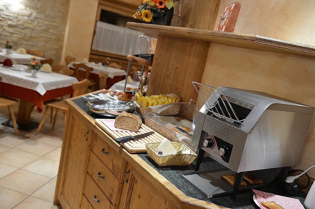 Hotel Costanza Mountain Holiday Livigno 3*,  Italy