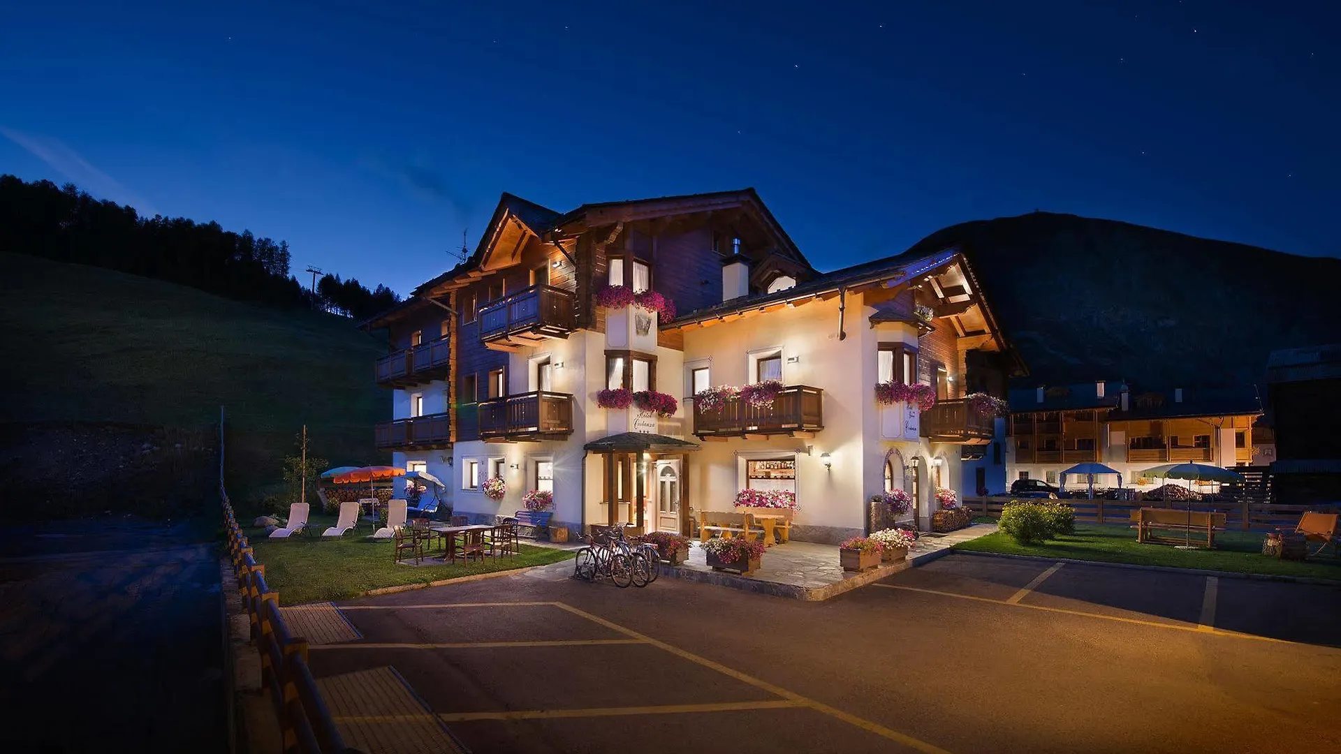 Hotel Costanza Mountain Holiday Livigno 3*,  Italy